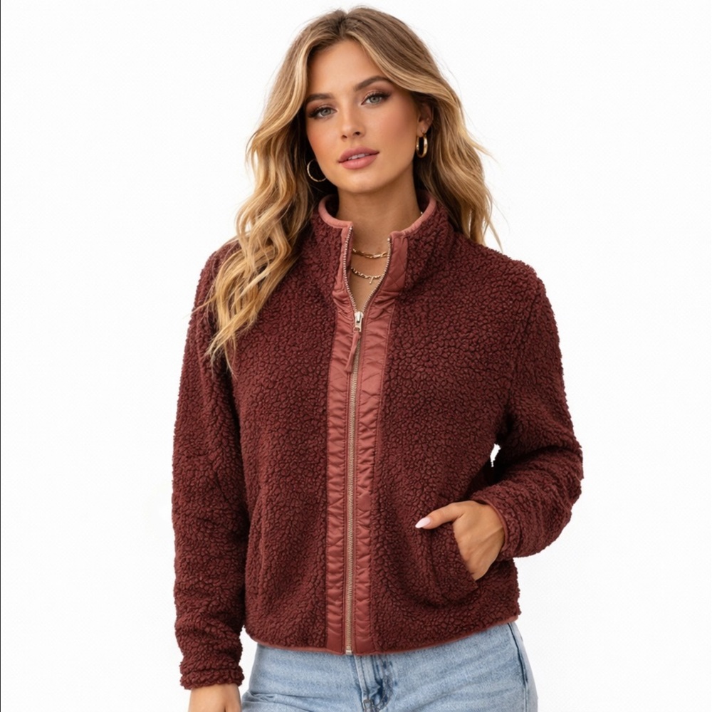 Abercrombie & Fitch size medium Cozy Burgundy Sherpa  and quilted Jacket.